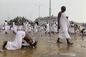 Wukuf di arafah merupakan prosesi puncak haji. Cuaca Mendadak Hujan Deras Saat Jamaah Wukuf Di Padang Arafah Antara News Bengkulu