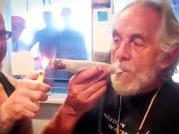 Silver screen collection/hulton archive/getty images when troubled times begin to bother me, i take a toke and all my cares go up in smoke. Tommy Chong Rolls A Giant Joint On Hashbar Tv Video Dailymotion
