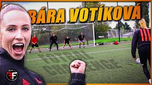 Barbora votíková (born 13 september 1996) is a czech women's football goalkeeper playing for slavia praha and the national team. Bara Votikova Nas Uci Jak Poradne Hrat Fotbal Freemove Youtuberi Tv