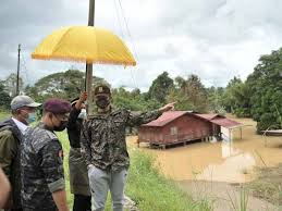 Gurauan itu nyata membangkitkan rasa kurang senang buat aktor hans isaac. Pemangku Raja Pahang Cemar Duli Lawat Mangsa Banjir Di Raub