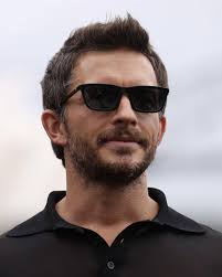 Jonathan Bailey for the Wicked photocall in Sydney : r/jonathanbailey