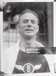 698 Mark Foreman Photos & High Res Pictures