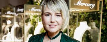 Телеведущая юлия бордовских рассказала, что шесть лет, которые она прожила в сша, стали для нее настоящим испытанием, так как сначала ее дочери марусе диагностировали анорексию, а затем сын федор угрожал свести счеты с жизнью. 9a82elfuctsgem