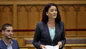 Polt péter felfüggesztené demeter márta mentelmi jogát, hogy vádat emelhessenek ellene hivatali visszaélés miatt. Fidesz Demands Mp Demeter S Removal From Parliament Over Allegations Concerning Pm S Daughter Daily News Hungary