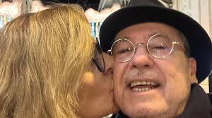 Júlia Pinheiro. Os 40 anos de casada em suite que foi gabinete do marido  📷Instagram_oficialjuliapinheiro Siga o link nos comentários