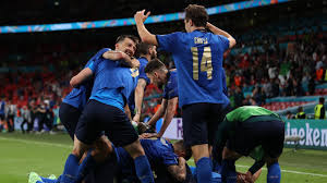 Enlace para el artículo la eurocopa que ganó franco, publicado por cristóbal villalobos en jot down. Italia Consigue Su Cupo A Cuartos De Final De La Eurocopa 2020