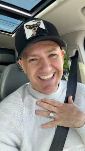 My head + a stranger’s crotch?!? OOPS!!! 😂 I’ll explain how I totally  embarrassed myself in today’s #RossTalk. See you in the comments! 😘