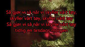 Norwegian Christmas Song Sa Gar Vi Rundt Om En Enebaerbusk Norge Julaften Jul