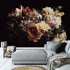 donker botanisch behang paneel met terracotta bloemen house of fetch terracotta behang bloemen