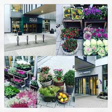 With about seven minutes walking distance from järla station and ten minutes from nacka forum you will find nacka simhall. Facebook