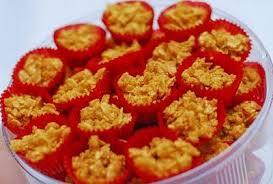 Eh apa ingat raya aidilfitri je ke kena ada kuih raya? Honey Cornflakes 4 Cups Cornflakes Cup Honey Cup Butter Adequately Papercup Decorative Sprinkles Cherrie Makanan Resep Makanan Resep Masakan Malaysia