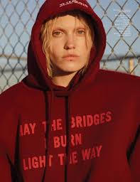 Asha Terne: MAY THE BRIDGES I BURN LIGHT THE WAY-Sweatshirt fra Vetements