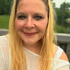 Happy Valentines Day! W I N a treat box like the ones we traded with our  neighbors over at Jets Pizza today. Let's do a drawing for today through  the weekend. ❤️