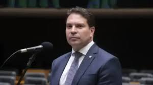 Alexandre Ramagem é preso por agentes do ICE após fugir do Brasil de forma clandestina