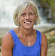 Lisa Weitzman's Instagram, Twitter & Facebook