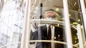 Dezämber 2013 bis zum 27. Masken Affare Emport Frank Walter Steinmeier Gift Fur Demokratie