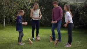 Συλλογή του χρήστη rea siafaka. Vans Old Skool Outfit Worn By Samantha Hughes Holly J Barrett In Life In Pieces S04e05 Tv Show