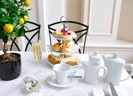 You Can Dine Like Will And Kate With Afternoon Tea At Kensington Palace You Magazine Afternoon Tea Kensington Palace Mini Victoria Sponge Cakes