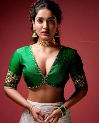 Saniya Iyyappan - Photos, Videos, Birthday, Latest News, Height In Feet -  FilmiBeat