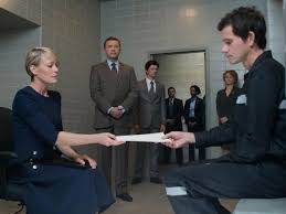 The below contains major spoilers for season 1, episode 2 of law & order: House Of Cards Staffel 3 Recap Zu Episode 6 Wahrer Mut Netzwelt