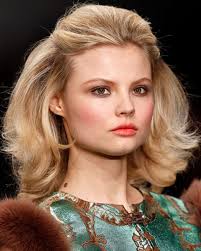 Glücklicherweise gibt es techniken, mit denen du es ausdünnen und leichter frisieren kannst. Frisuren Fur Dicke Haare Schnitte Styling Und Mehr Brigitte De