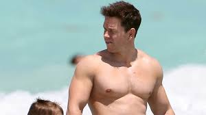 Mark wahlberg gets back to business at the golden globe awards! Actor Mark Wahlberg Body Photo Hd Wallpapers