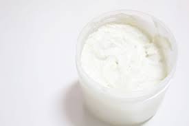 Creme Pour Le Corps Hydradante Et Nourissante 100 Naturelle Recette Creme Pour Le Corps Produits Capillaires Chantilly De Karite