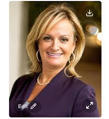 Caitlin Posey's Instagram, Twitter & Facebook