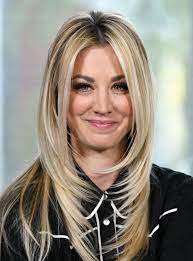 Kaley Cuoco Posted A Video About Her Personal Assistant 038 It 8217 S Causing Major Drama Refinery29 Kaley Cuoco Hair Kaley Cuoco Long Hair Styles