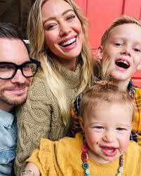 Hilary duff sa constellation est balance et elle a 33 ans aujourd'hui. Hilary Duff On Pregnancy Her Changing Body And How Her Kids Are Preparing For Baby No 3 People Com