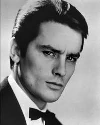 Né dans la banlieue parisienne et constamment renvoyé des établissements scolaires qu'il fréquente, alain delon s'engage à 17 ans dans la marine. Ø£Ù„Ø§Ù† Ø¯ÙŠÙ„ÙˆÙ† Ø§Ù„Ø³ÙŠØ±Ø© Ø§Ù„Ø°Ø§ØªÙŠØ© Ø§Ù„ØµÙˆØ±Ø© ÙˆØ§Ù„Ø­ÙŠØ§Ø© Ø§Ù„Ø´Ø®ØµÙŠØ© Ù„Ù„Ù…Ù…Ø«Ù„