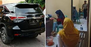 Terdahulu, warga emas tersebut dikatakan melarikan seorang remaja perempuan berusia 16 tahun yang juga merupakan seorang anak kelainan upaya (oku). Buat Projek Dalam Kereta Depan Restoran Lobak Merah