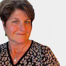 I'm speaking to those currently employed. Forget the motivational quotes  for a moment: 𝗡𝗼 𝗼𝗻𝗲 𝗶𝘀 𝗶𝗻𝗱𝗶𝘀𝗽𝗲𝗻𝘀𝗮𝗯𝗹𝗲