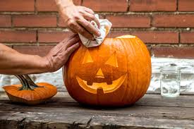 Fill the bucket with three gallons of water, then add three teaspoons of bleach. How To Preserve A Carved Pumpkin