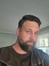 Det verkar finnas många fake profiler på denna sida. Har aldrig tidigare  fått så många vänförfrågningar efter att jag gått med i en grupp 🤔.