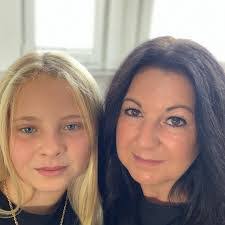 Sharon Ecker's Instagram, Twitter & Facebook