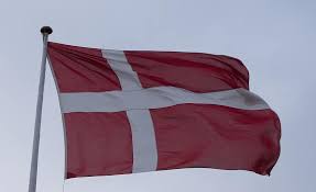 ﻿ danmark är ett land som ligger i europa. Dannebrog Flagga Danmark Danska Danska Flaggan Rod Himmel Vit Pikist