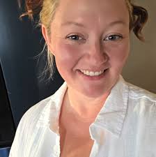 Christopher Gascoyne is an English film, theatre and television actor. He  is best known for his role as Peter Barlow in the soap opera Coronation  Street.😎