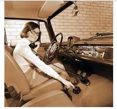 Car Phones Back In The Day Cell Phone With A Cord Attached Lol Vintage Cars Funny Family Photos Women Drivers