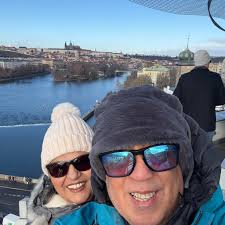 Descubrí este exquisito postre sin harina y fácil de hacer! Base de  chocolate Ingredientes 150 gr Chocolate cobertura semi amargo 100 gr  Manteca/Mantequilla sin sal 4 uni Huevos (separados en claras y