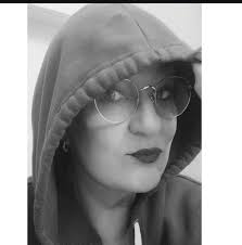 Katie Torwalt with daughter..📱♥️😀