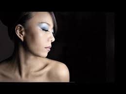 Use your screen as light source for your beauty portraits