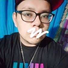 Nakos fumando mota