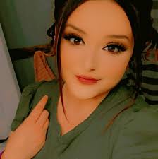 Does anyone in the Kenai/Soldotna area thread or tint eyebrows??.