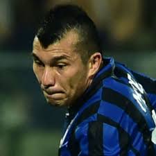 And he is 171cm tall. Gary Medel Bola Net
