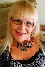 Mina Thompson's Instagram, Twitter & Facebook