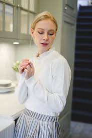 Un choix unique de pull col claudine femme disponible dans notre magasin. Pull Blanc Col Claudine Pull Claudine Sweater Springisback Lesbourgeoises Outfit Brand Mode