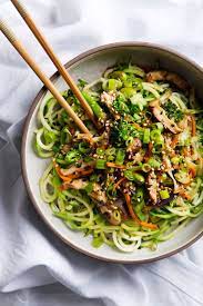 15 Minute Zucchini Noodle Lo Mein Picklesnhoney Com Lunch Dinner Lomein Vegan Recipe Zucchini Z Zoodle Recipes Vegan Zoodle Recipes Whole Food Recipes