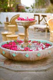 Theme Mariage Marocain Et Deco D Exterieur Avec Fontaine Et Fleurs Moroccan Wedding Palm Springs Wedding Oriental Wedding