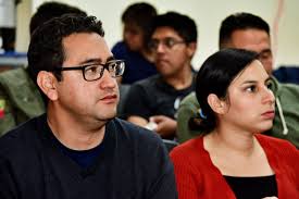 Carlos Vaquera nos habla de Mundos-brana y dimensiones extra alabeadas en  el contexto de la física del sabor.